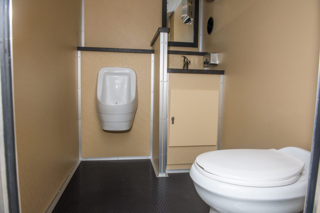 12Foot Commercial Restroom Trailer in DC, VA and MD gotügo